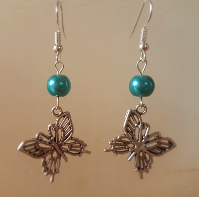 Ohrringchen silberfarbener Schmetterling mit türkiser Perle